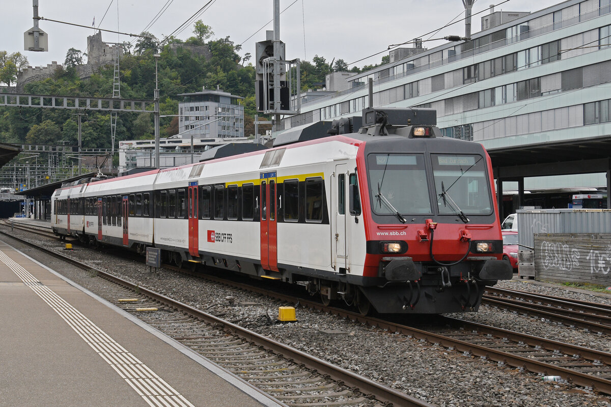ABt NPZ Domino 50 85 39-43 892-1, auf der S27, verlässt am 08.09.2025 den Bahnhof Baden.
