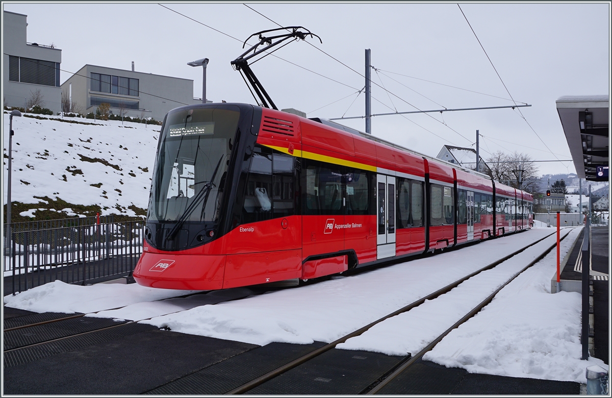 Abwechslungsreiche Appenzellerbahnen: Ein Bild aus dem urchigen, traditionell geprägten Appenzellerland...
Im neune Bahnhof von Teufen wartet ein  Tango  auf seinen nächsten Einsatz. 

22. März 2021