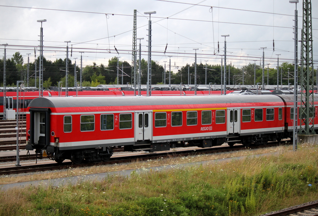 AByuuz 407.2 von DB-Regio Nordost Rostock stand am 12.07.2014 ohne Lok im BW Rostock Hbf abgestellt. 