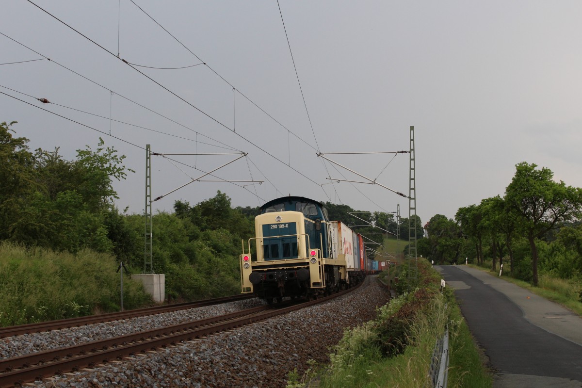 Abziehendes Gewitter und Schublok 290 189 am Containerzug nach Hof. Aufgenommen in Liebau/Pöhl am Samstag den 13.6.2015.