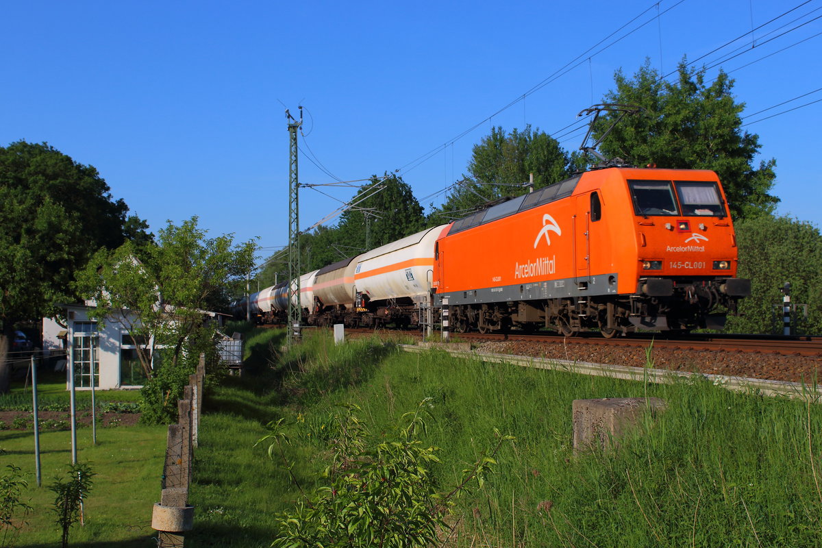 Acelor Mittal 145 001 CL mit Gaskesselzug bei Gransee in Richtung Oranienburg. Aufgenommen am 19.05.2018
