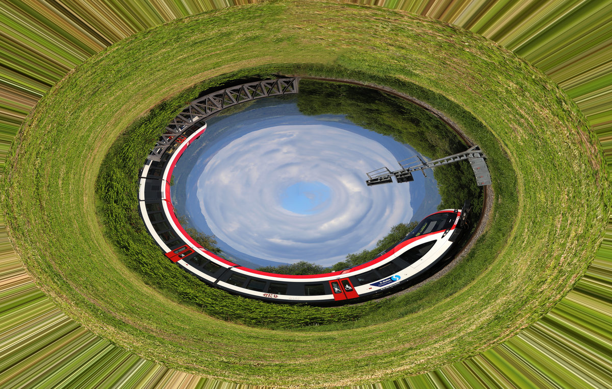 Achterbahn fahrt gefällig ? 

An so einem Tag wie Heute kann man etwas mit Photoshop Experimentieren ,... 

Das Bild vom 20 Juni 2017 bei Groß Sankt Florian war aufgrund der Lage Optimal . 
