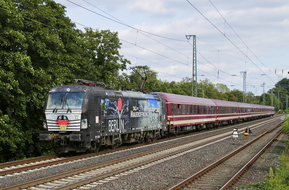 Adieu Corona, bienvenue Feierbiester: Der Hetzerather ist wieder unterwegs, hier auf der Rückfahrt von der Mosel am 12.09.2021 in Düsseldorf-Oberbilk mit der 193 876 an der Spitze. Gruß zurück an den Tf und Grüße an die anwesenden Mitfotografen.