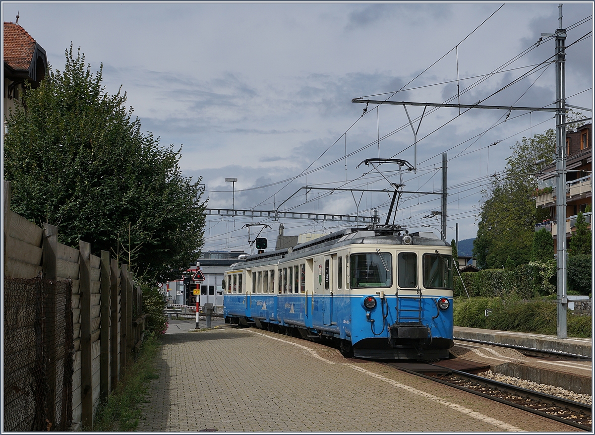  Adieu  oder doch  Auf Wiedersehn ? Der ABDe 8/8 4002 VAUD verlässt Chernex. 

Chernex. den 19. August 2019