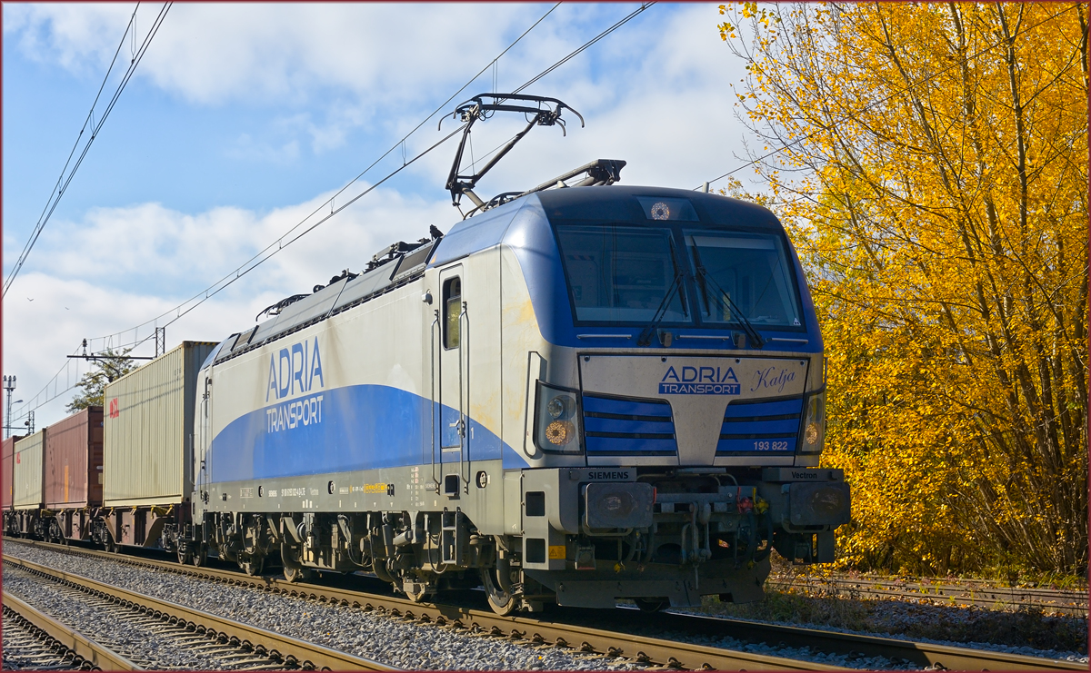 ADRIA 193-822 'Katja' zieht Containerzug durch Maribor-Tabor Richtung Norden. /28.10.2020