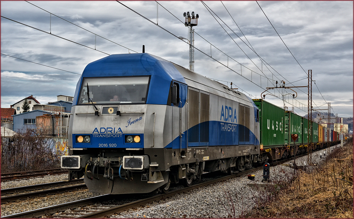 ADRIA 2016 920 zieht Containerzug durch Maribor-Tabor Richtung Koper Hafen. /2.3.2017