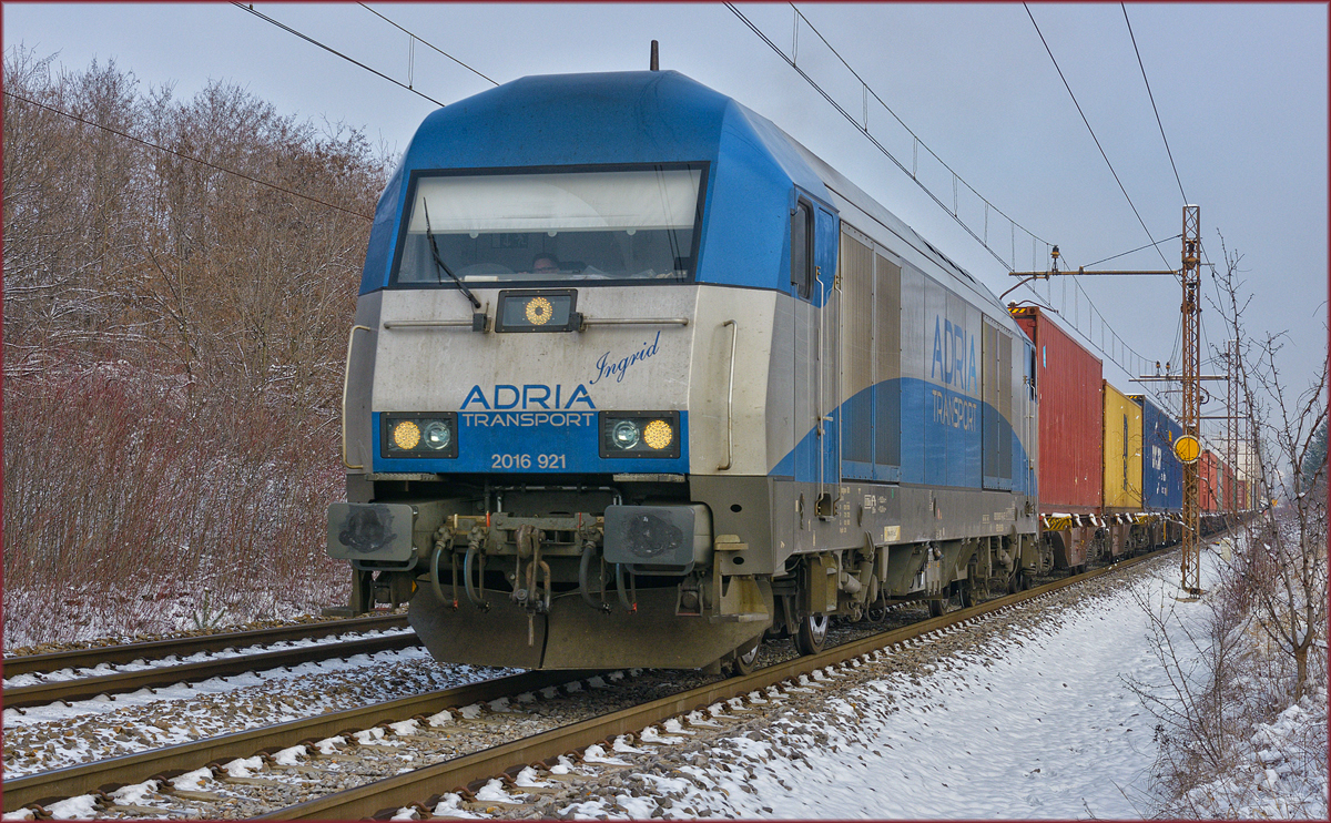 ADRIA 2016 921 zieht Containerzug durch Maribor-Tabor Richtung Koper Hafen. /16.1.2018