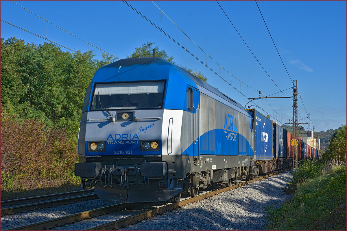 ADRIA 2016 921 zieht Containerzug durch Maribor-Tabor Richtung Koper Hafen. /9.10.2019