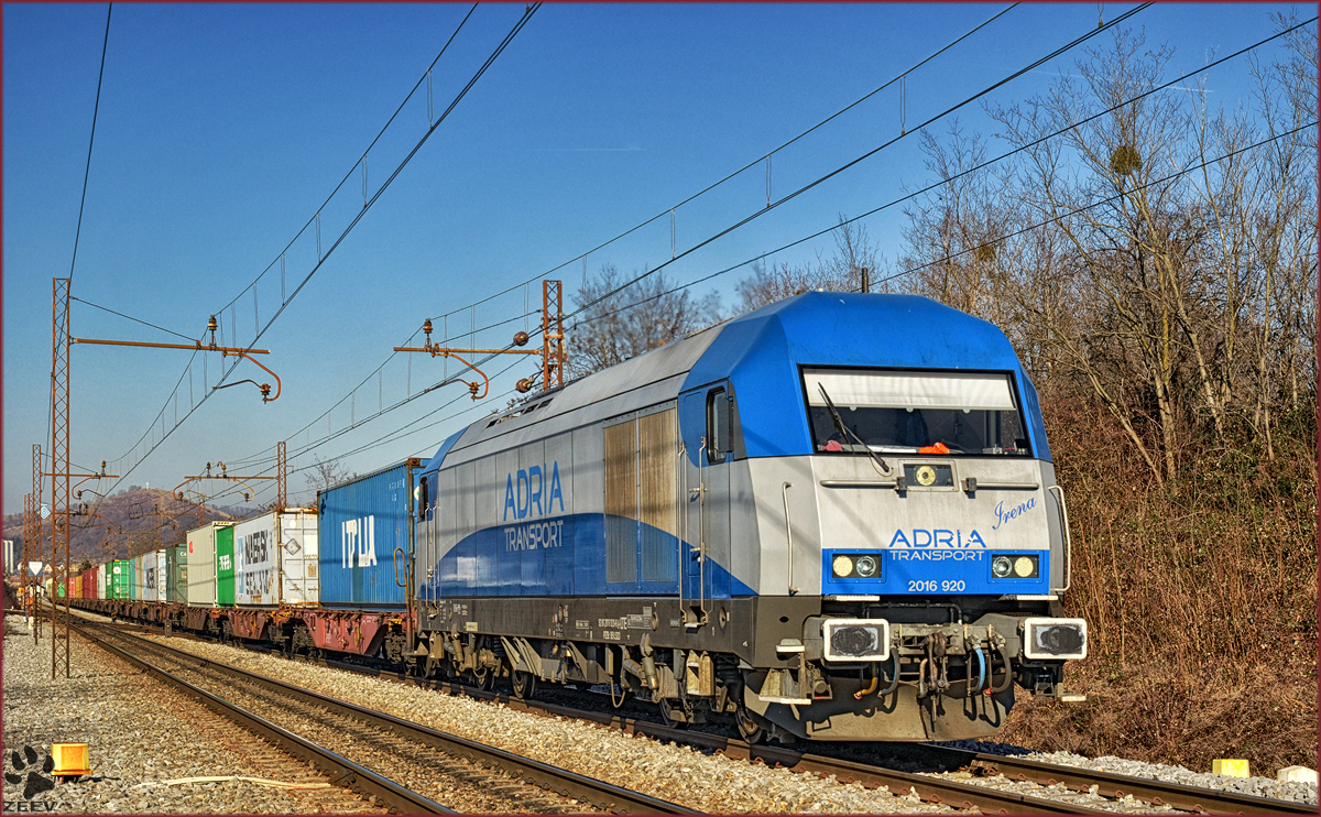 ADRIA Transport 2016 920 zieht Containerzug durch Maribor-Tabor Richtung Koper Hafen. /15.2.2017