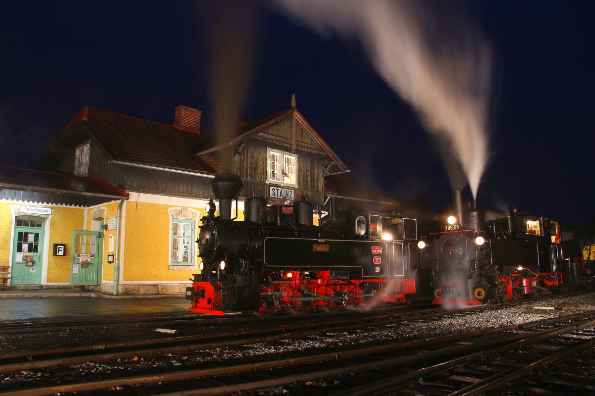 Advent Advent ein Lichtlein brennt,... Erst Eins dann zwei dann drei dann vier,.... ach ganz viele Lichtlein erhellen den Bahnhof Stainz und bringen erste Weihnachtliche Stimmung und zumindest ein funkeln in die Augen der großen kleinen Kinder hinter den Knipskisten. 298.56 und 764.411 am Abend des 29.11.2014 