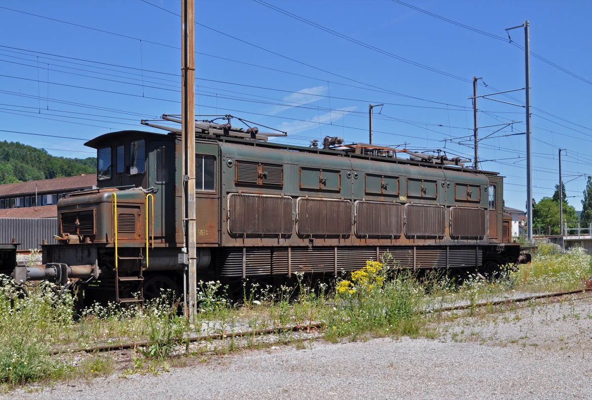 Ae 4/7 10943 ist am 28.06.2015 beim Bahnhof Sissach abgestellt. Die Aufnahme stammt vom 28.06.2015.