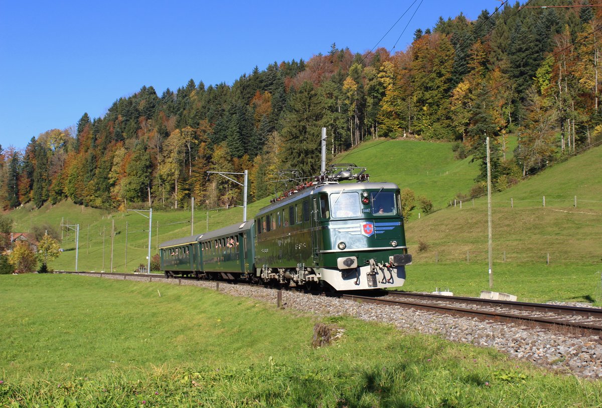 Ae 6/6 11407  Aargau  vom Verein Mikado 1244 unterwegs am 14. Oktober 2017 von Bauma nach Wald zwischen Fischenthal und Gibswil.
