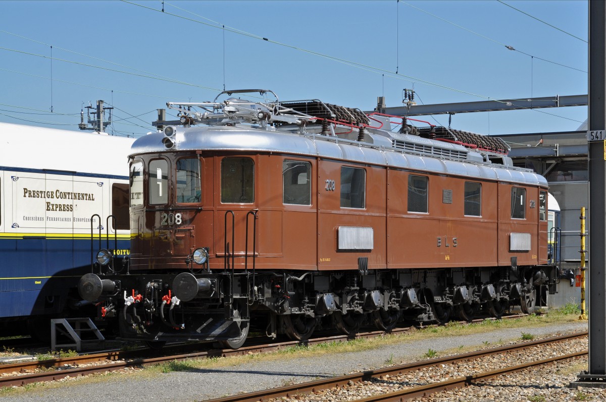 Ae 6/8 208 der BLS ist in der Nähe des Bahnhof SBB abgestellt. Die Aufnahme stammt vom 19.04.2015.