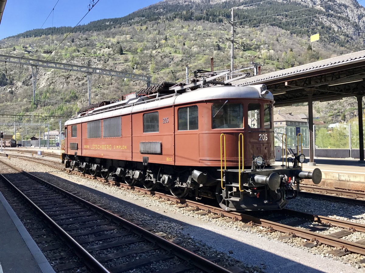 Ae 6/8 der BLS am 8.4.17 in Brig abgestellt.