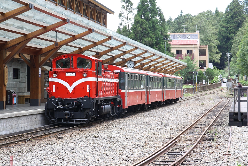 AFR DL31 (B'B', dh, Mitsubishi Heavy Industries Ltd., Bj.1972, Fab.Nr. 1854) wendet am 06.Juni 2017 in der Chaoping Station von Zug 39 auf Zug 40.