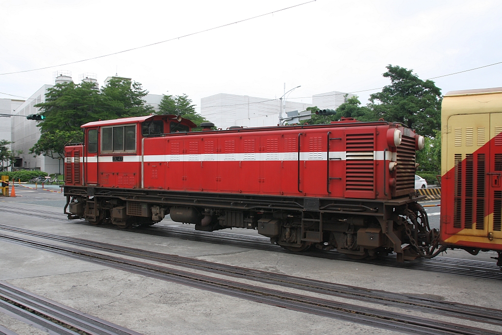 AFR DL47 (B'B', dh, TRSC - Taiwan Rolling Stock Co., Bj.2007, Fab.Nr. 0601) am 04.Juni 2017 beim Verschub in der Beimen Station.