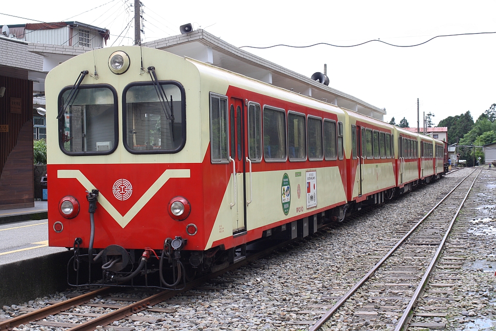 AFR SPC55 als letzes Fahrzeug vom Zug 2 am 06.Juni 2014 in Fenchihu Station.