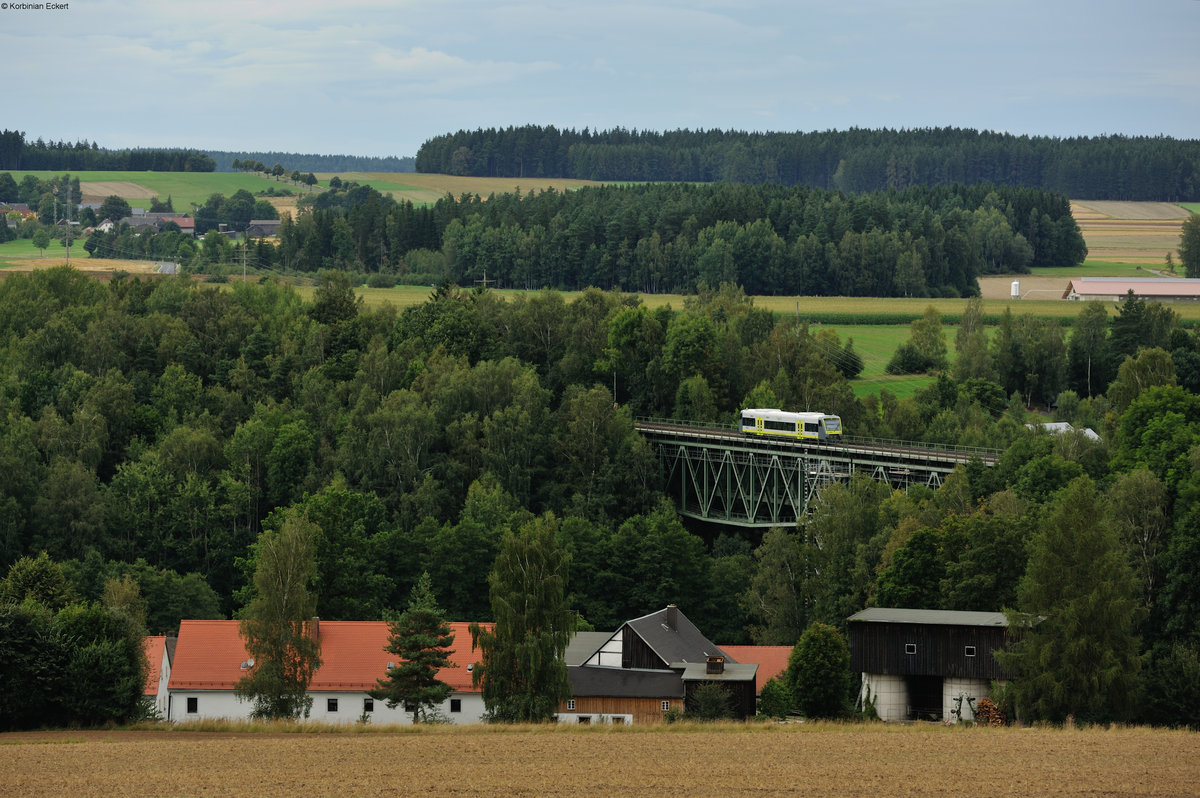 Ag 84674 nach Bad Rodach passiert hier die Thölauer Brücke und wird in Kürze Marktredwitz erreichen, 20.08.2016