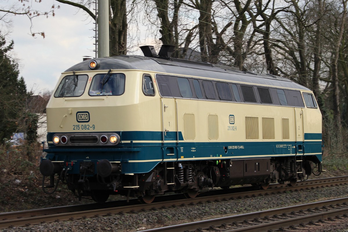 Aggerbahn 225 082 (215 082) am 4.3.14 als Tfzf in Ratingen-Lintorf.