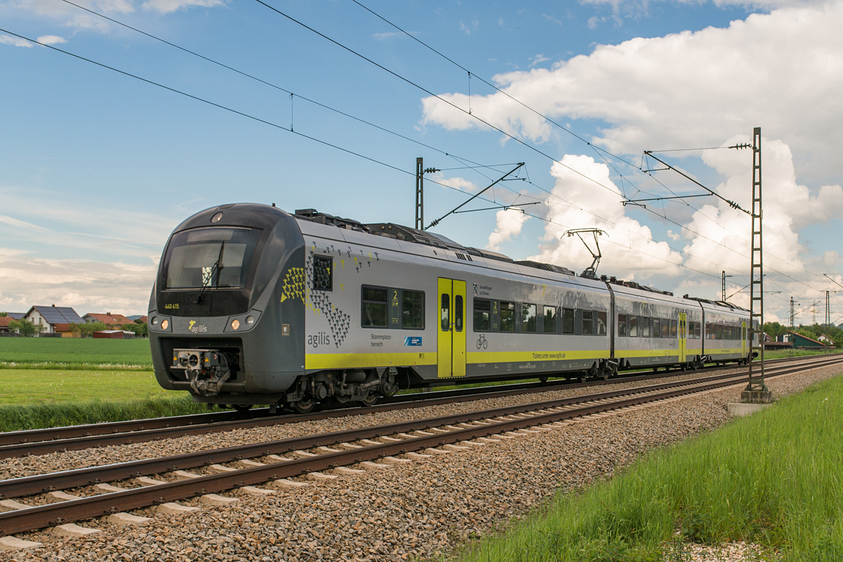 Agilis Triebzug 440 475 in Richtung Regensburg am 14.05.2017 bei Künzing in Niederbayern.

Bildrechte: agilis, IKM