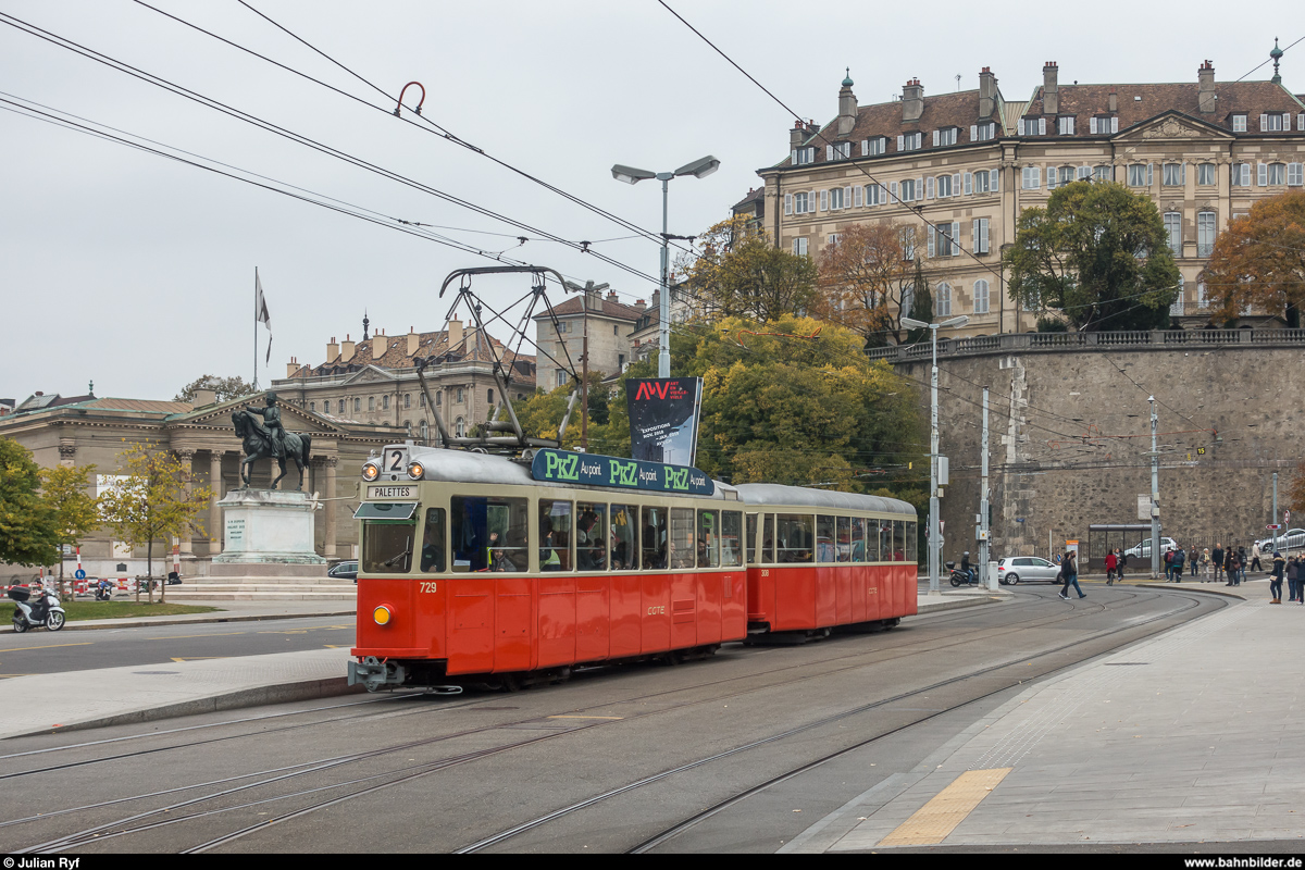 AGMT Festival tramways historique am 4. November 2018. Angeboten wurden stündliche Fahrten mit historischen Fahrzeugen auf drei Linien. Standardwagen Be 4/4 729 mit Anhänger 308 am Place de Neuve.