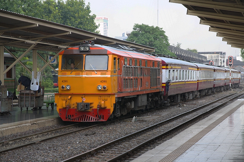 AHK 4201 (Co'Co', de, Henschel, Bj.1980, Fab.Nr. H-32452) am 17.Oktober 2018 im Bf. Hua Lamphong.