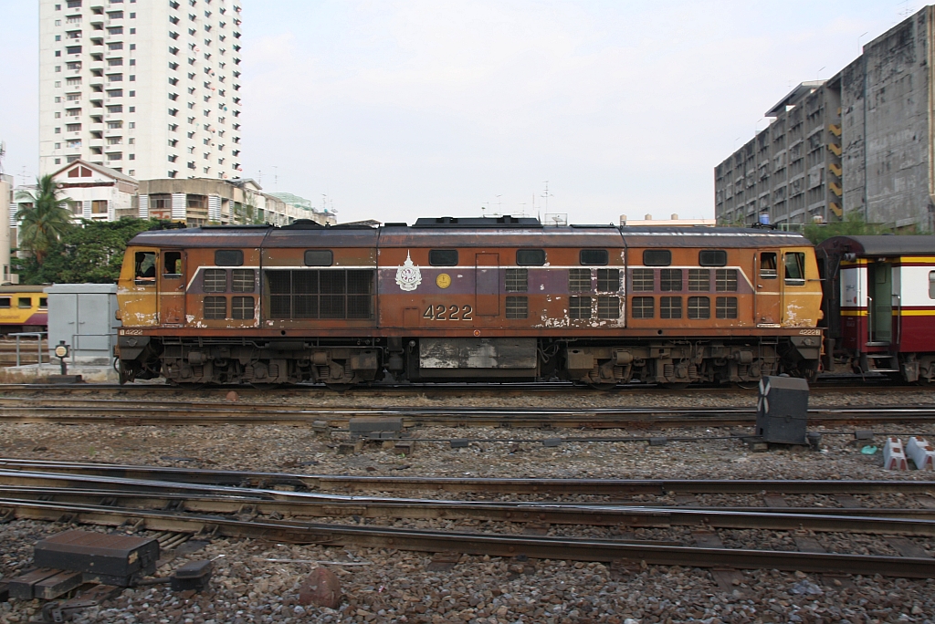 AHK 4222 (Co'Co', de, Krupp, Bj.1980, Fab.Nr. K-5485) fährt am 11.Jänner 2018 aus Hua Lamphong aus.