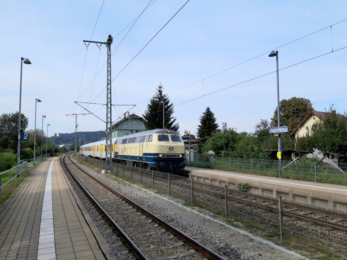 Aichstetten am 01.10.2020 mit 218 446 vor Messzug in Richtung Memmingen