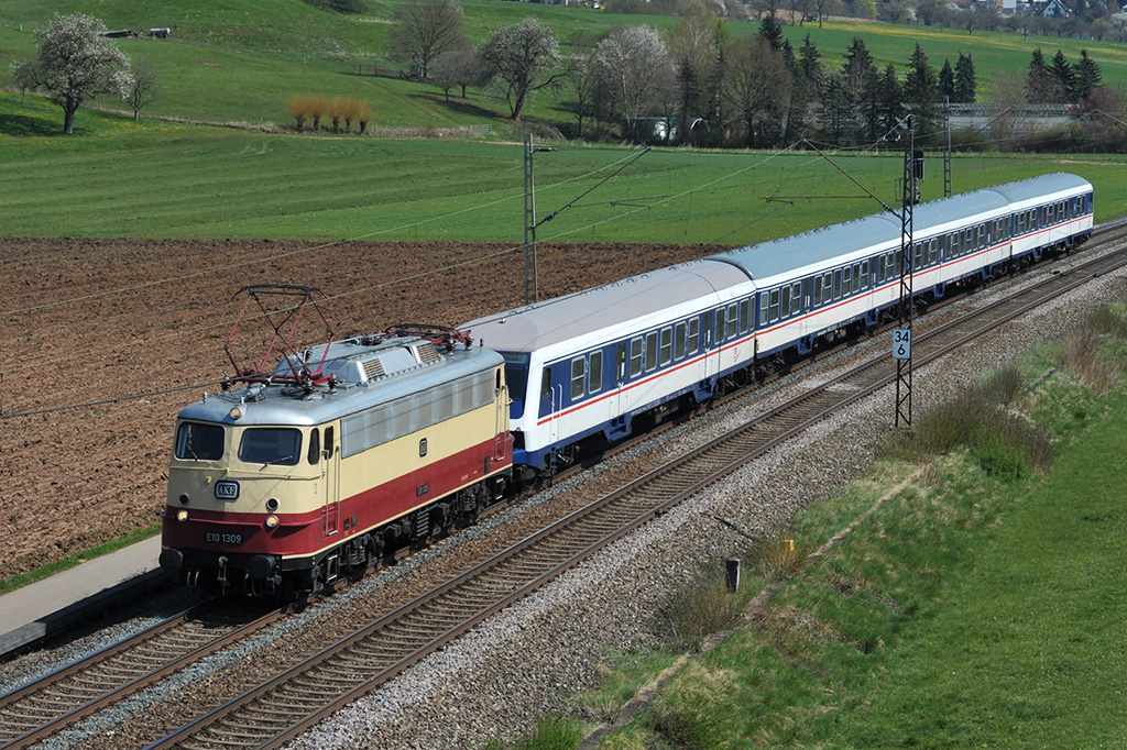 AKE 113 309-9 Überführung TRX-Wagengarnitur für Ersatzverkehr im Raum Stuttgart von der Nassachtalbrücke / Uhingen