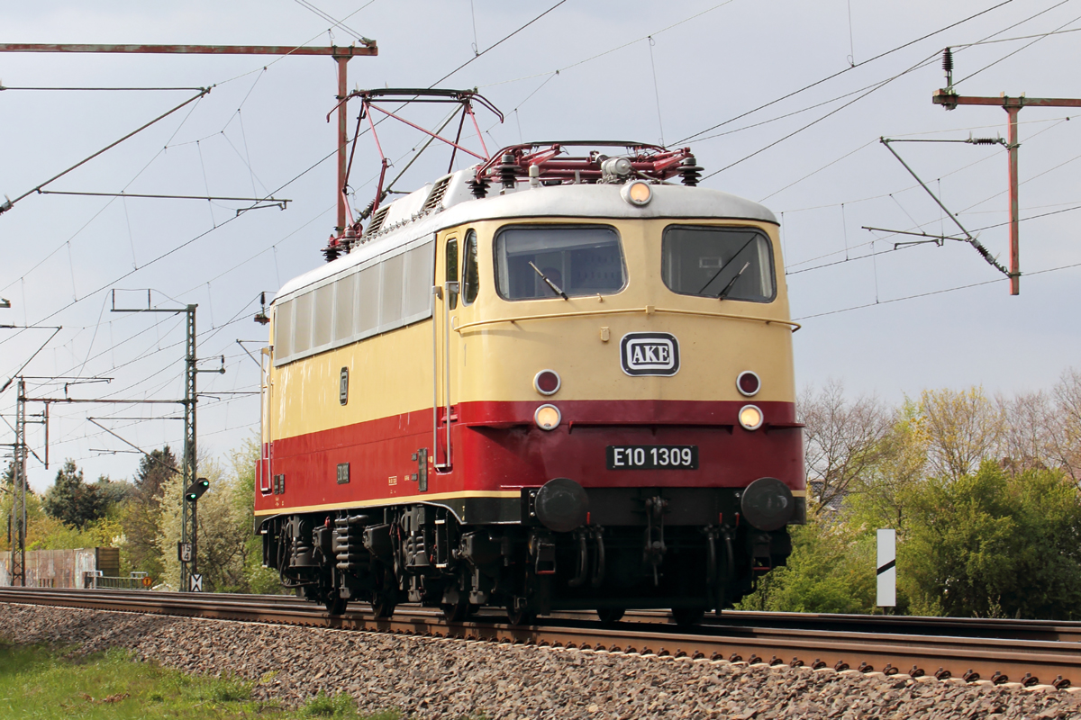 AKE E10 1309 durchfährt Dedensen-Gümmer 19.4.2017