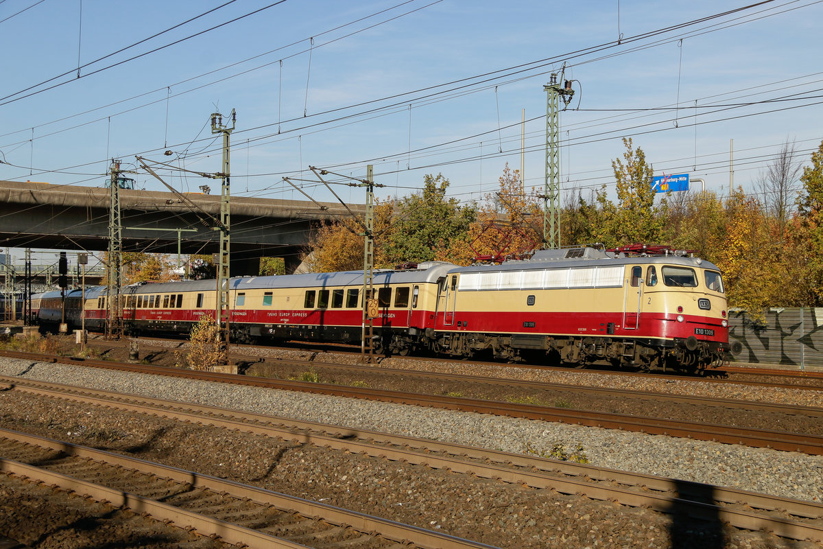 AKE E10 1309 mit AKE-Rheingold in Hamburg Harburg, November 2018.