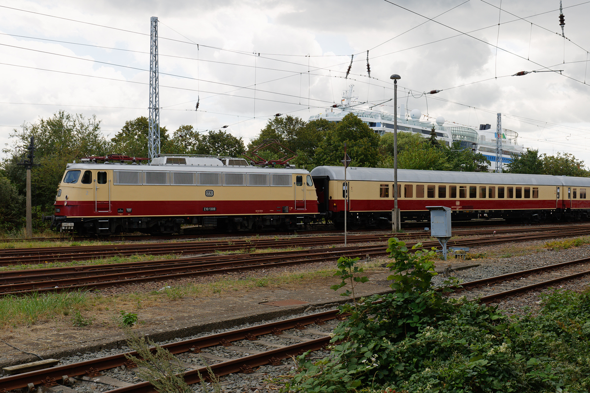 AKE Rheingold Sonderzug in Rostock Warnemünde zur 29. Hanse Sail. - 10.08.2019