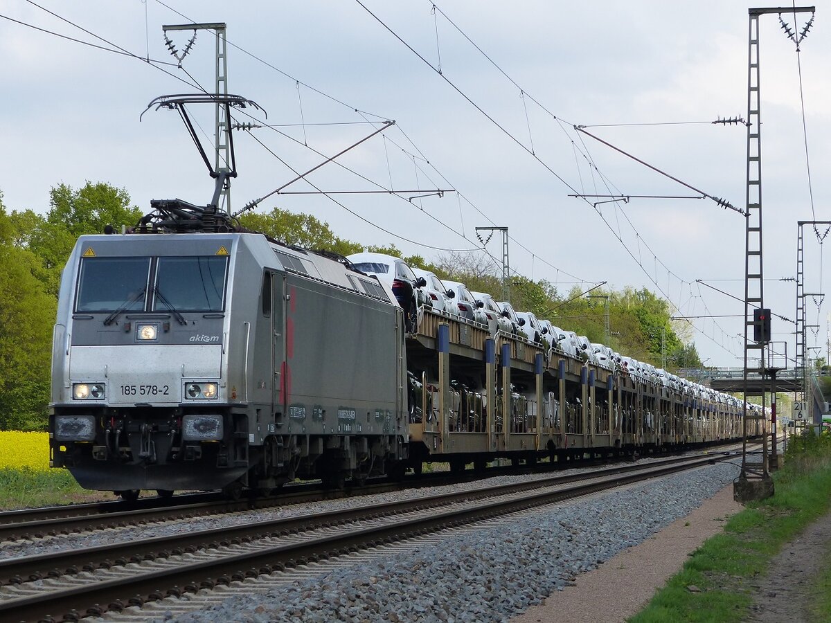 AKIEM 185 578 mit Auto-Ganzzug in Rheine=bentlage, 03.05.2022