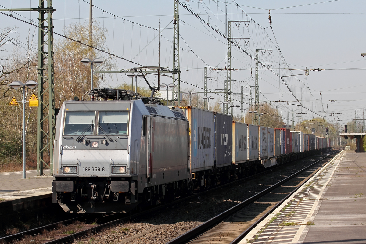 Akiem 186 359-6 in Emmerich 6.4.2020