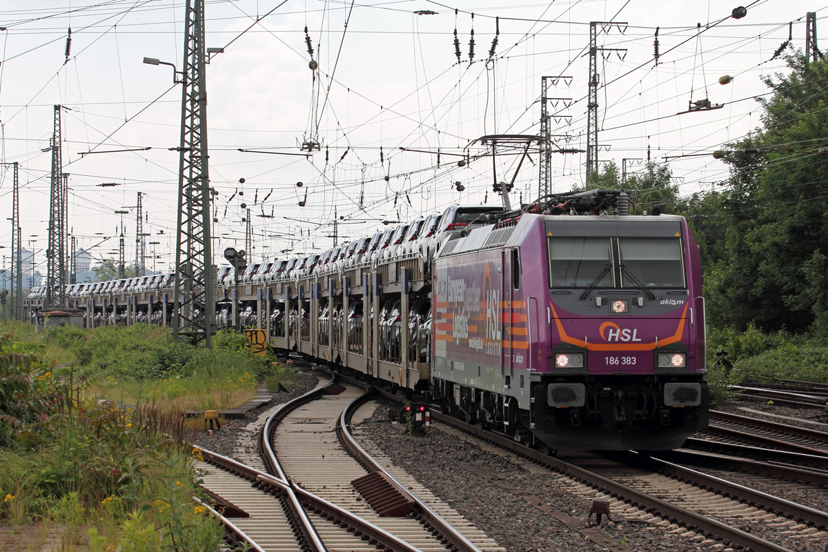 Akiem 186 383 unterwegs für HSL aufgenommen am Bahnsteigende Gleis 12/13 in Hamm(Westfl.) 9.6.2022