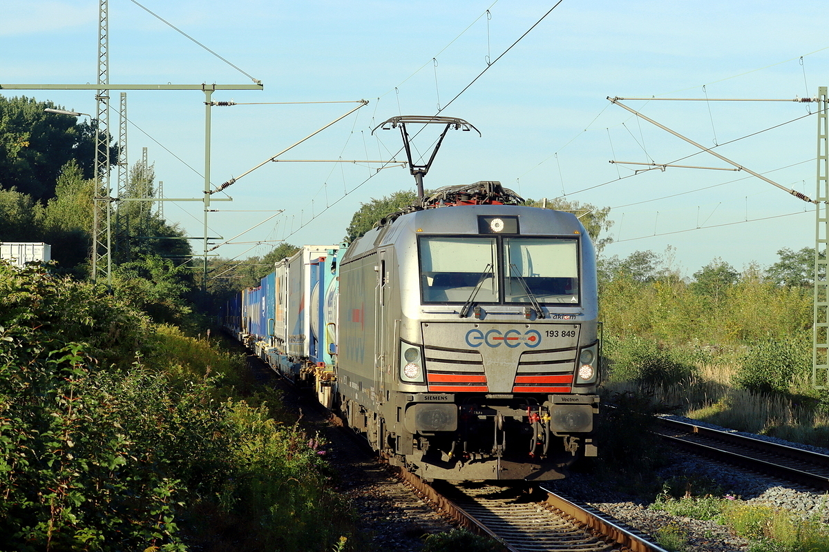 Akiem 193 849 in Diensten von ECCO Rail kommt mit einem Gemischten KLV durch Herten-Westerholt gefahren 25.9.2026