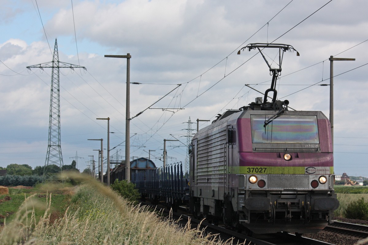 Akiem 37027 am 22.6.13 mit dem HSL Stahlzug nach Neunkirchen Hbf bei Brhl.