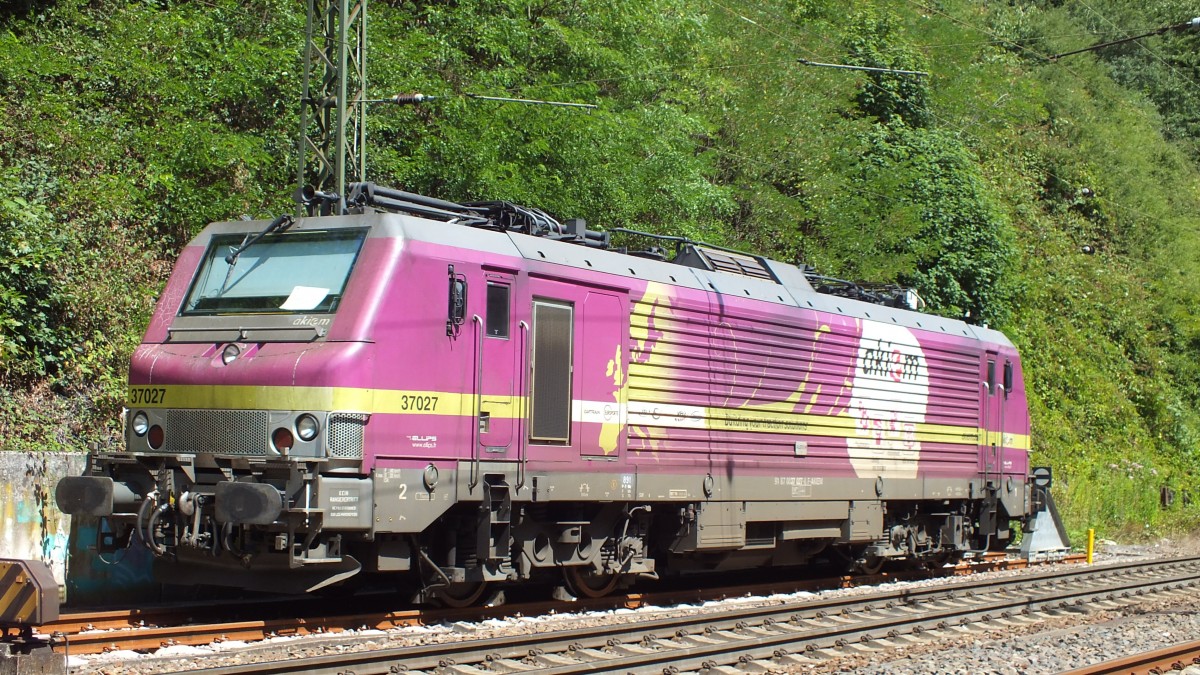 Akiem 37027 auf einem Abstellgleis in Saarbrücken-Jägersfreude am 25.07.2015