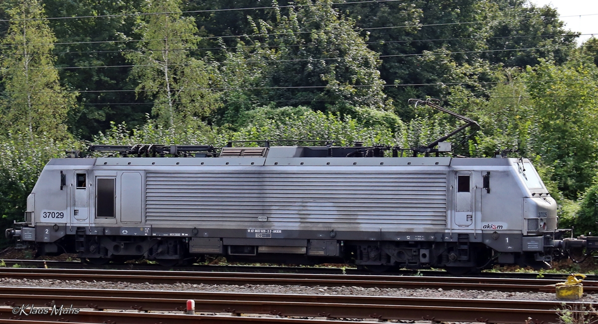 Akiem 37029 kommt aus der Bismarcker-Senke, auf dem Weg in Richtung Wanne-Eickel. Gelsenkirchen 11.09.2016