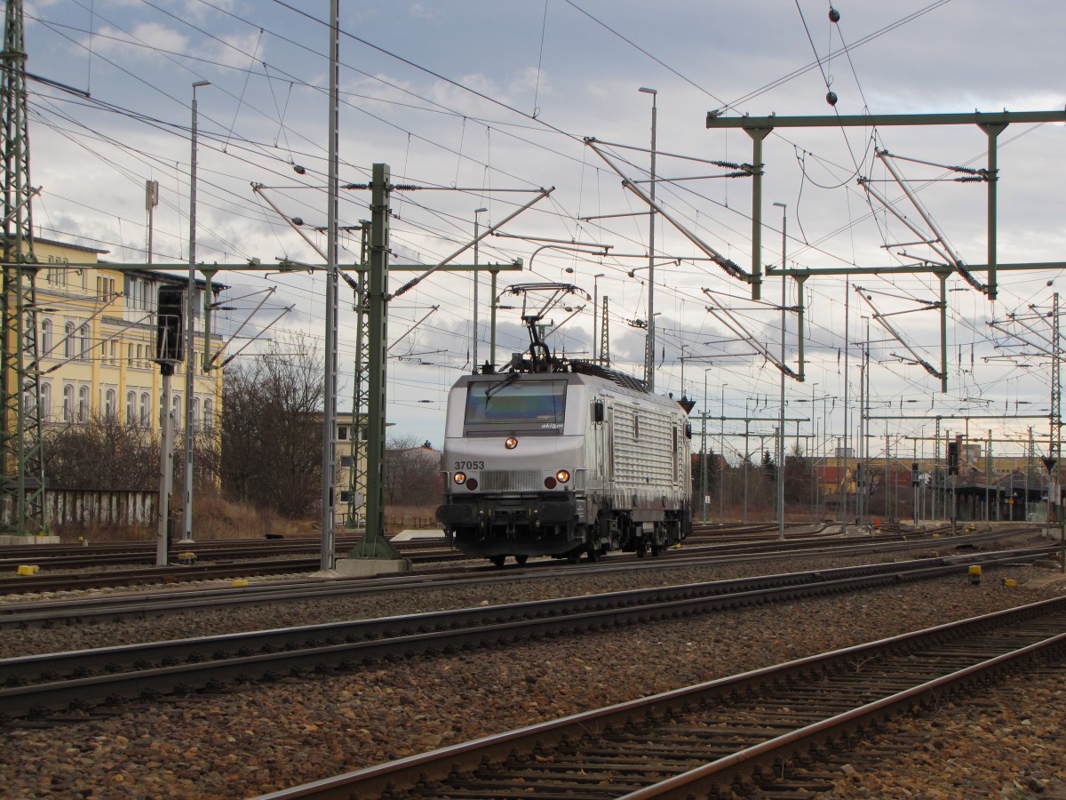 akiem 37053 (91 87 0037053-2 F-AKIEM) als Tfzf Richtung Erfurt, am 07.02.2014 in Weimar.