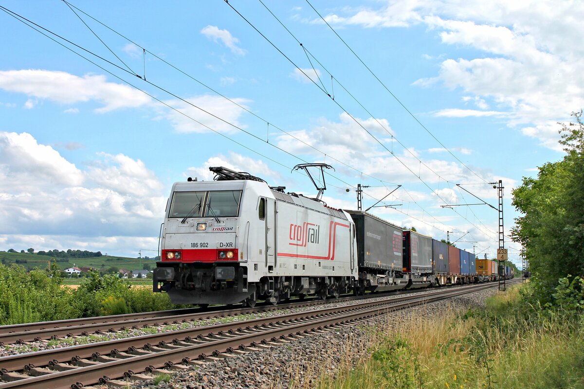 AKIEM/BLSC/TXL 186 902  crossrail  mit dem DGS 41032 (Busto Arsizio - Krefeld Uerdingen) am 02.07.2020 nördlich von Hügelheim.