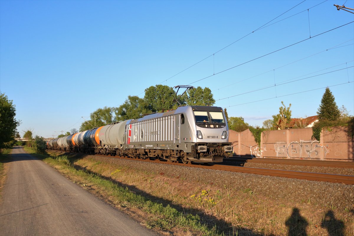 AKIEM/CTL Logistics Bombardier Traxx 187 503-8 mit Kesselwagen in Rodenbach am 26.04.20