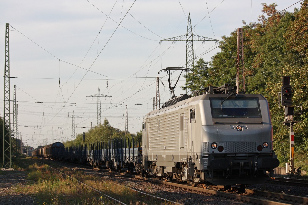 Akiem/HSL 37016 am 2.10.13 mit einem Saarrail Zug in Ratingen-Lintorf.
