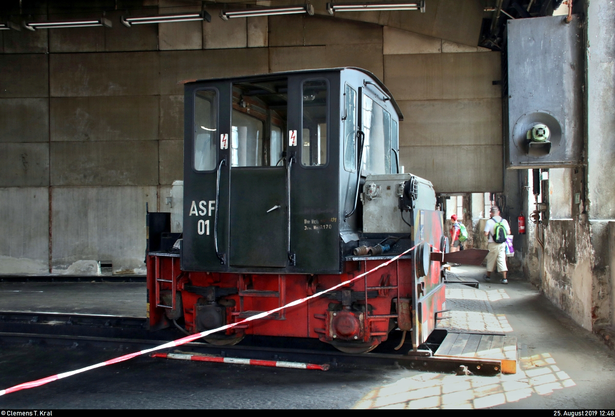 Akkuschleppfahrzeug ASF 01 des Sächsischen Eisenbahnmuseum Chemnitz-Hilbersdorf e.V. (SEM) steht anlässlich des 28. Heizhausfests im östlichen Ringlokschuppen des SEM.
[25.8.2019 | 12:48 Uhr]