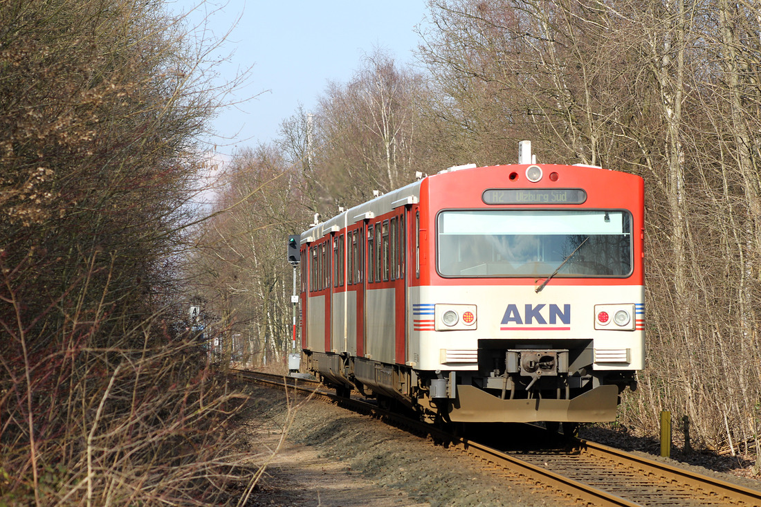 AKN-Triebwagen (Fahrzeugnummer unbekannt) // Norderstedt // 28. Februar 2016