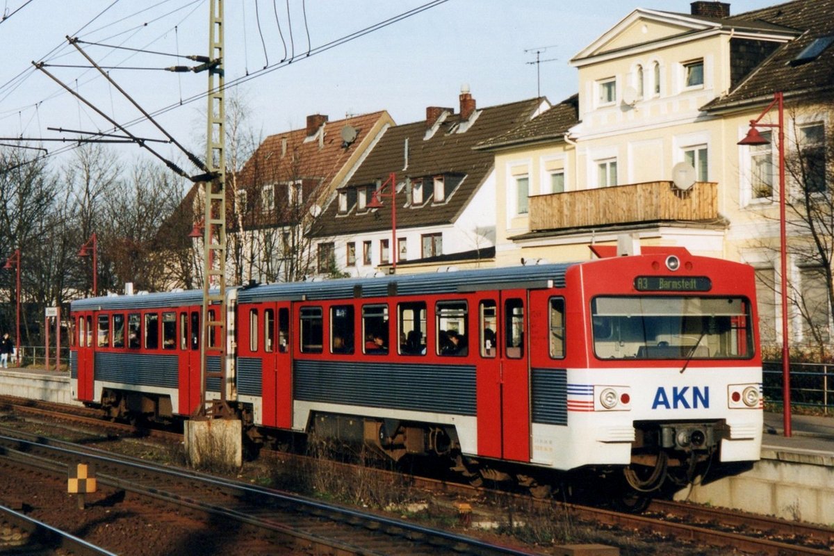AKN VT 53 sonnt sich am 25 Mai 2005 in Elmshorn.