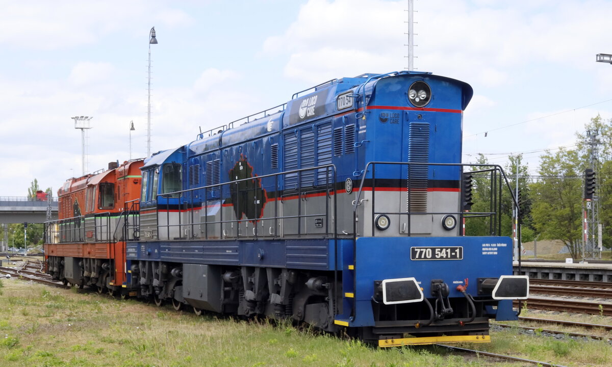 aktuell ohne  Job  abgestellt in Kolin, zwei Lokomotiven der Baureihe 2770. 26.04.2024 11:14 Uhr.