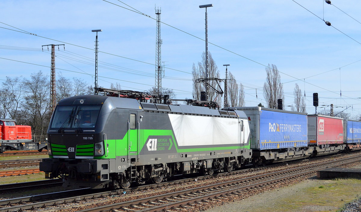 Aktuell wohl nun auch für LTE tätig, die ELL Vectron  193 725  [NVR-Nummer: 91 80 6193 725-9 D-ELOC] mit Taschenwagenzug aus Poznan (Polen) Richtung Rotterdam am 16.03.20 Bf. Frankfurt/Oder.