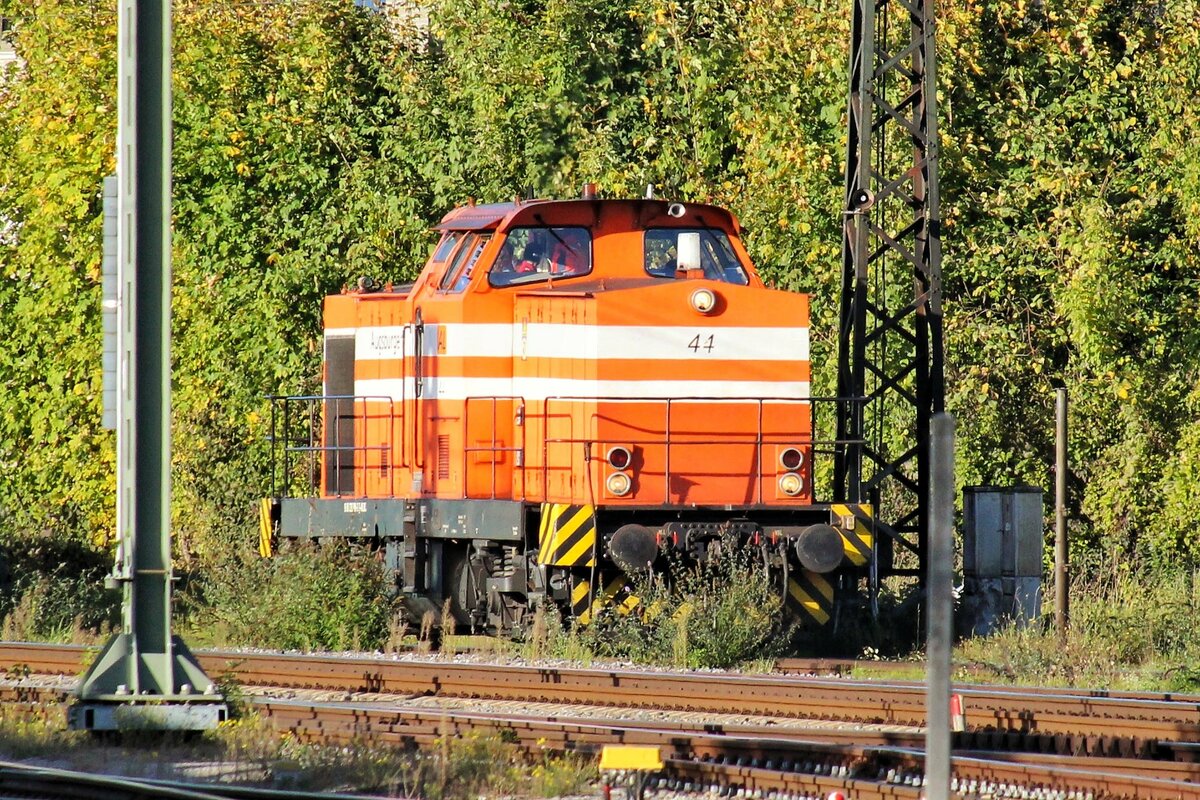 AL 44 (BR 293/ V100) der Augsburger Localbahn in Augsburg beim Rangieren am 22.20.2023