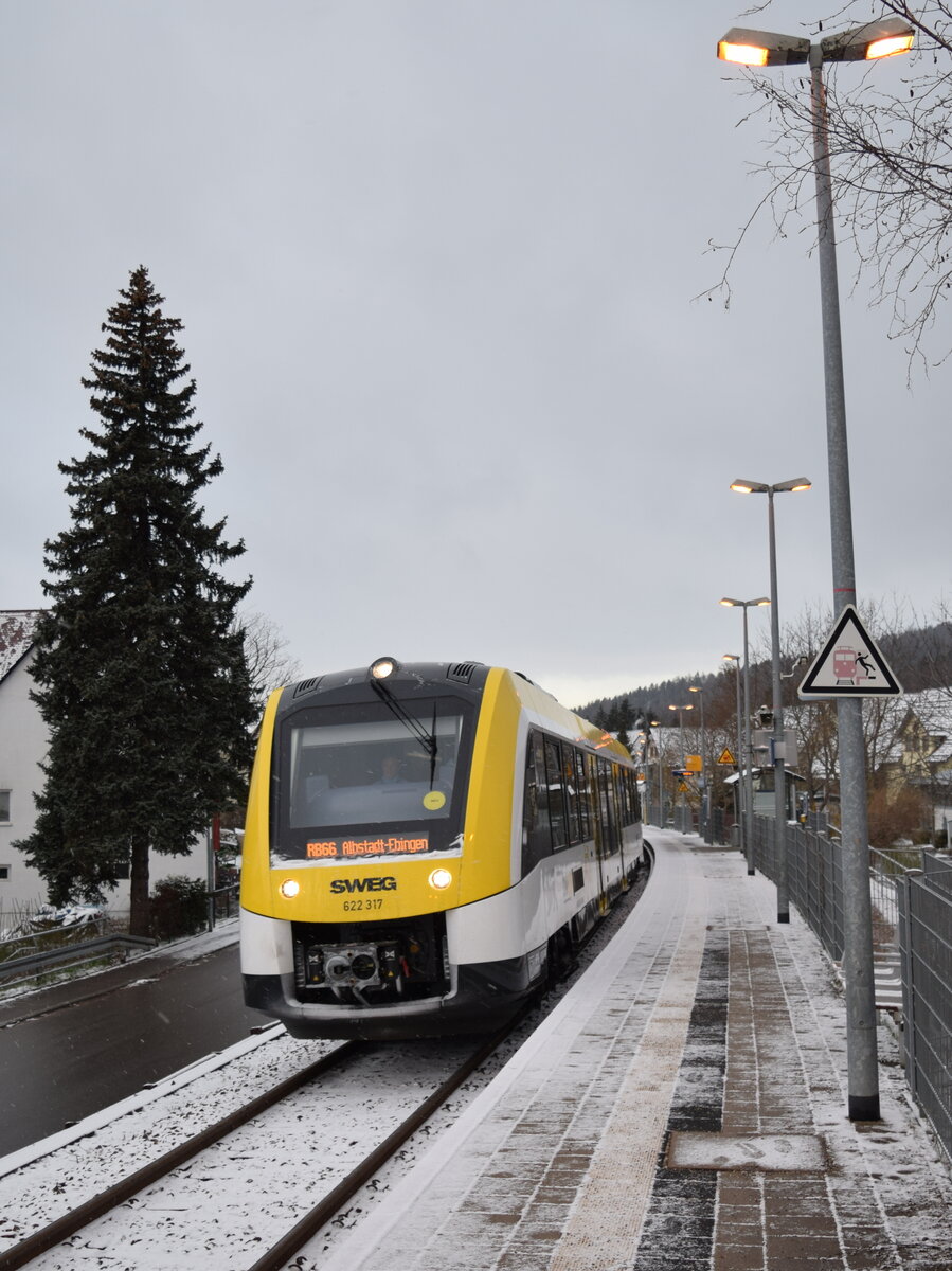 Albstadt-Laufen Ort am 07.04.2021 mit 622 317 als RB in Richtung Sigmaringen